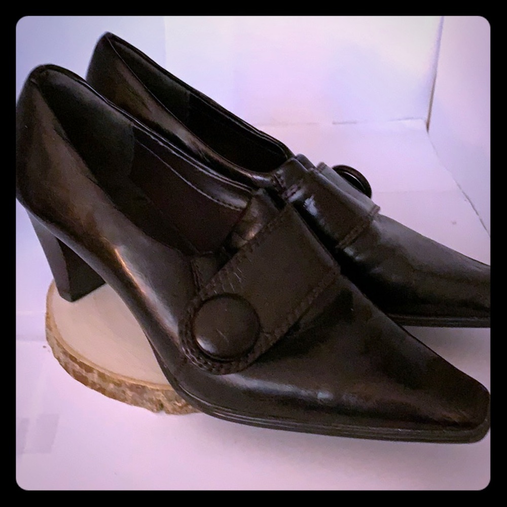 Liz Claiborne Black Leather Pumps